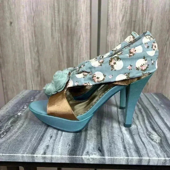 Poetic License Heels Sz 37 Open Toe Floral Print Blue Color New Cone Heel - Picture 2 of 14